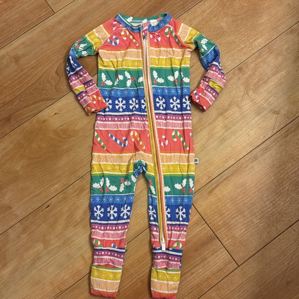 New Bums & Roses Winter Rainbow Fold Over Footie Sleeper Pajamas 0-3 Months